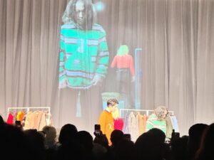 Mizuki Yamamoto Instagram - ⋆⸜☾⸝‍⋆
なんだか写真がおかしくなってたので載せ直しました(> <)

Kota Gushiken
AW24
Show
'orgnaseid well'
大好きな具志堅さんのニットで。
そしてまさかのお久しぶりの好井さん！
ショーに出演されていました！
びっくり！会えて嬉しかったー！