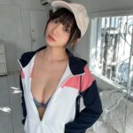 Moe Iori Instagram - #きゅるん ╭━━━━━━━━╮ 　　㊗️告知📢 ╰━ｖ━━━━━━╯ 本日発売の『ヤングキングBULL』で #表紙担当 をさせて頂いてます🙌💐 🔻amzn.asia/d/avEYojl ふわふわのもこもこやジャージ姿など、かわいく撮影して頂きました！ 良かったらお近くのコンビニや書店などで見かけたらお手に取ってみてね🥺✨ #グラビア #ヤングキングbull