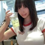 Moe Iori Instagram - ジャカルタの空港✈️で美味しいジュース飲んでた！ アイスハニーって言うんだけど、優しい蜂蜜水？みたいな感じで美味しかった！🍯🍯 #きゅるん