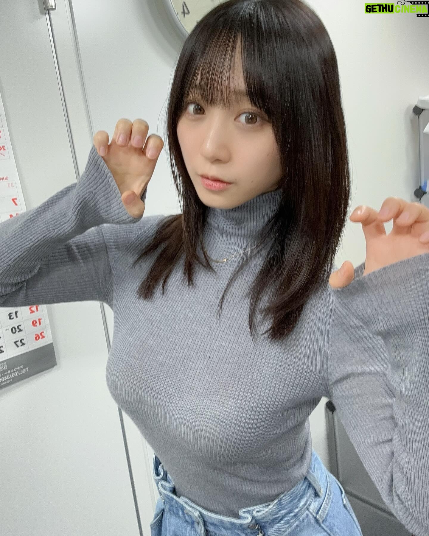 Moe Iori - 40.1K Likes - あっかたくなってきたから長袖ニットもそろそろ着れなくなってきた🙂↔️🙂↔️
#きゅるん
