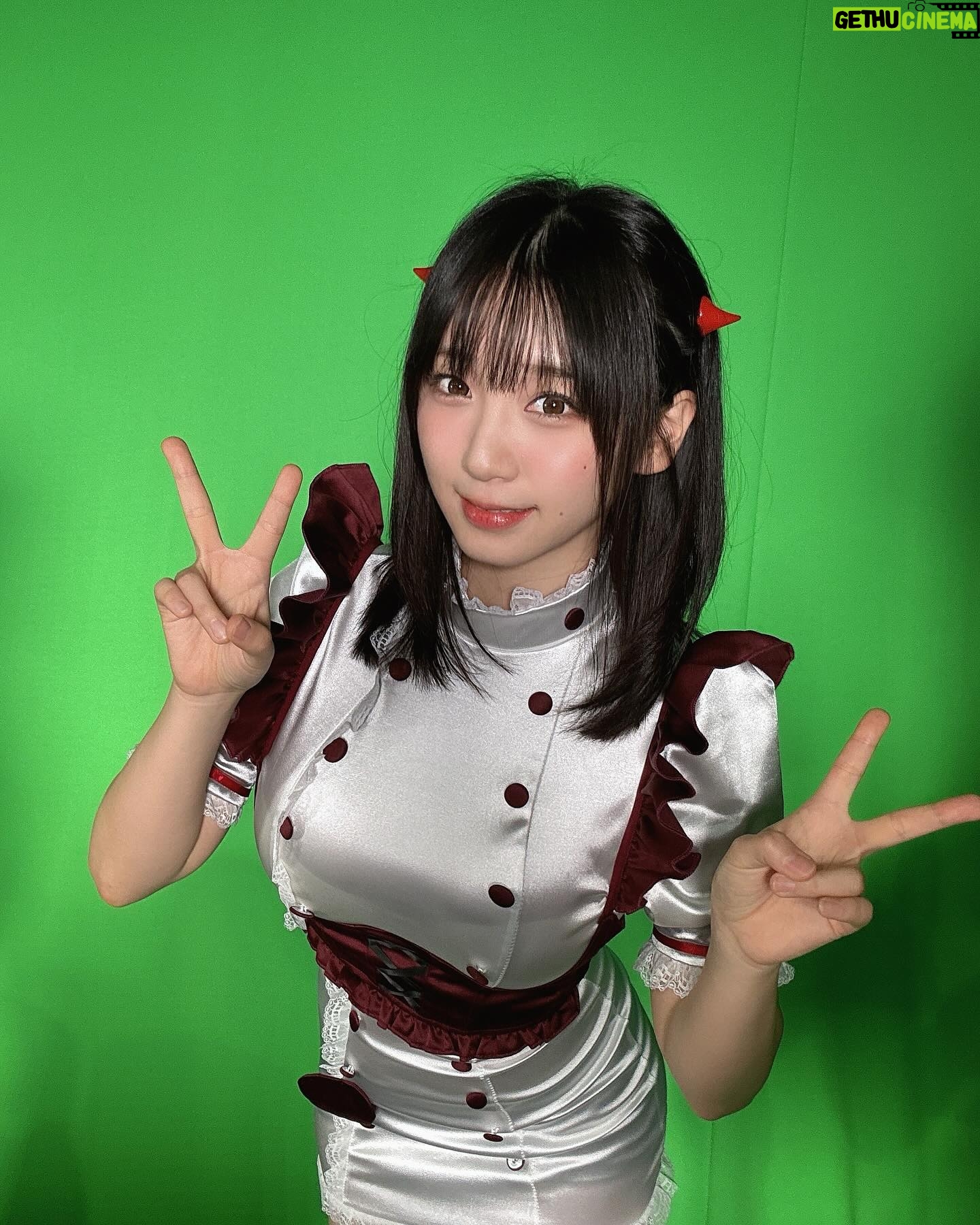 Moe Iori - 40.9K Likes - この谷間は出てないけど素材がぴっちりしててほんのり透け感がありスカート丈が最高なドチャシコナース悪魔サキュバスプリティナースはマリームーンさんです😈
#コスプレ #cosplay #マリームーン