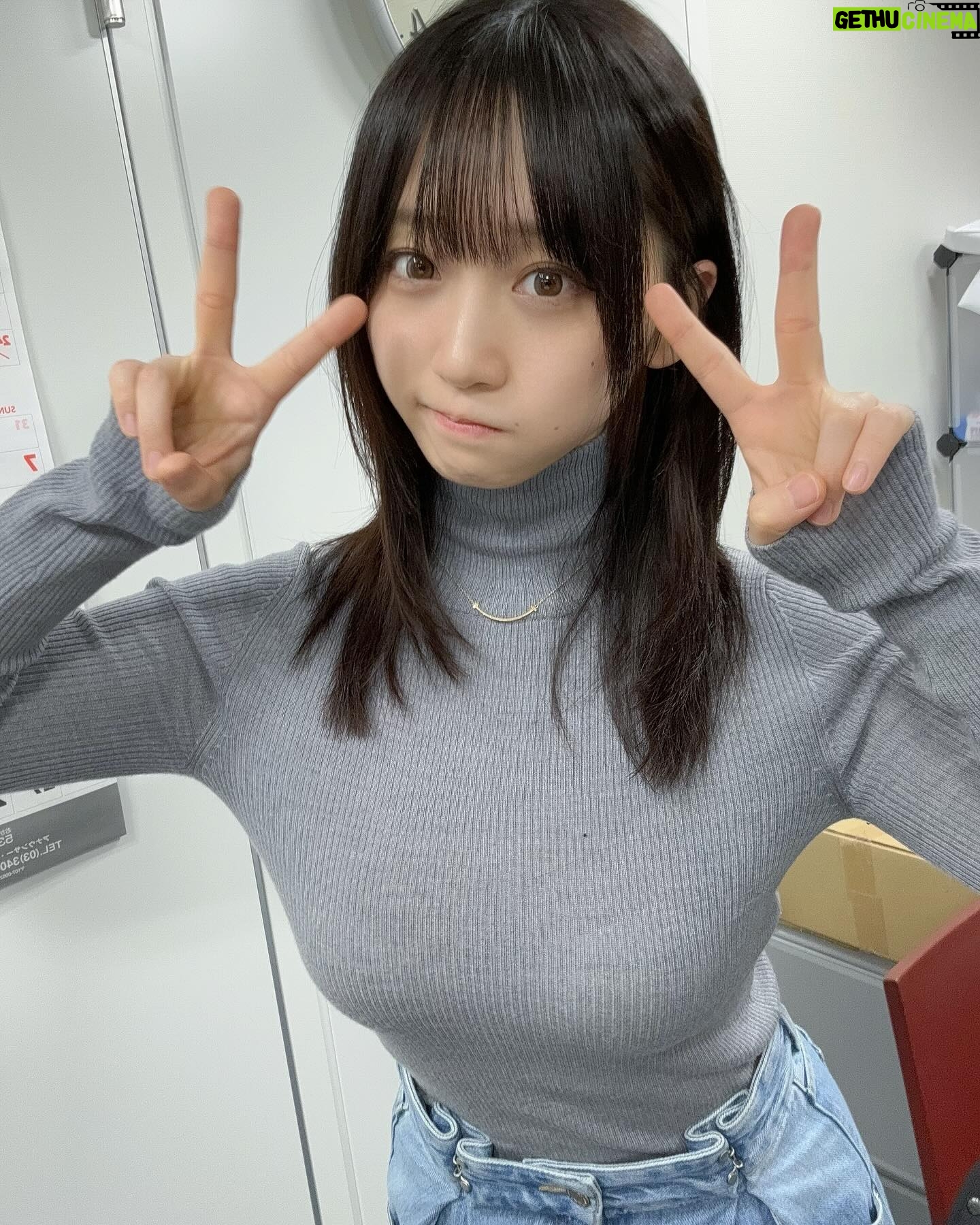 Moe Iori - 40.1K Likes - あっかたくなってきたから長袖ニットもそろそろ着れなくなってきた🙂↔️🙂↔️
#きゅるん