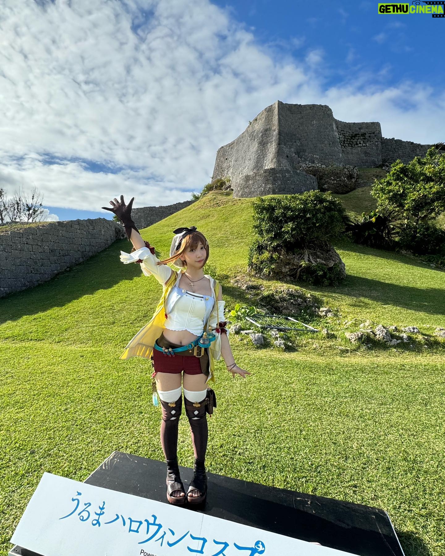 Moe Iori - 45.2K Likes - 昨日はうるハロで #レスレリアーナのアトリエ に登場する先輩錬金術師✨️の #ライザ ちゃんのコスプレをして
ステージに登壇&世界遺産の前で撮影会をさせて頂きました!😳
トークショーも凄く楽しかったし、世界遺産の前で撮影できる貴重な機会を頂けて凄く楽しかったです🥳
現地の方も県外から遊びに来られた方も凄く楽しまれてていいイベントだなぁってほっこりしてました!
撮影会に来てくださった皆さんもありがとうー!🥳🥳🥳
#レスレリアーナのアトリエ #うるハロ #ライザのアトリエ #沖縄 #コスプレ #cosplay