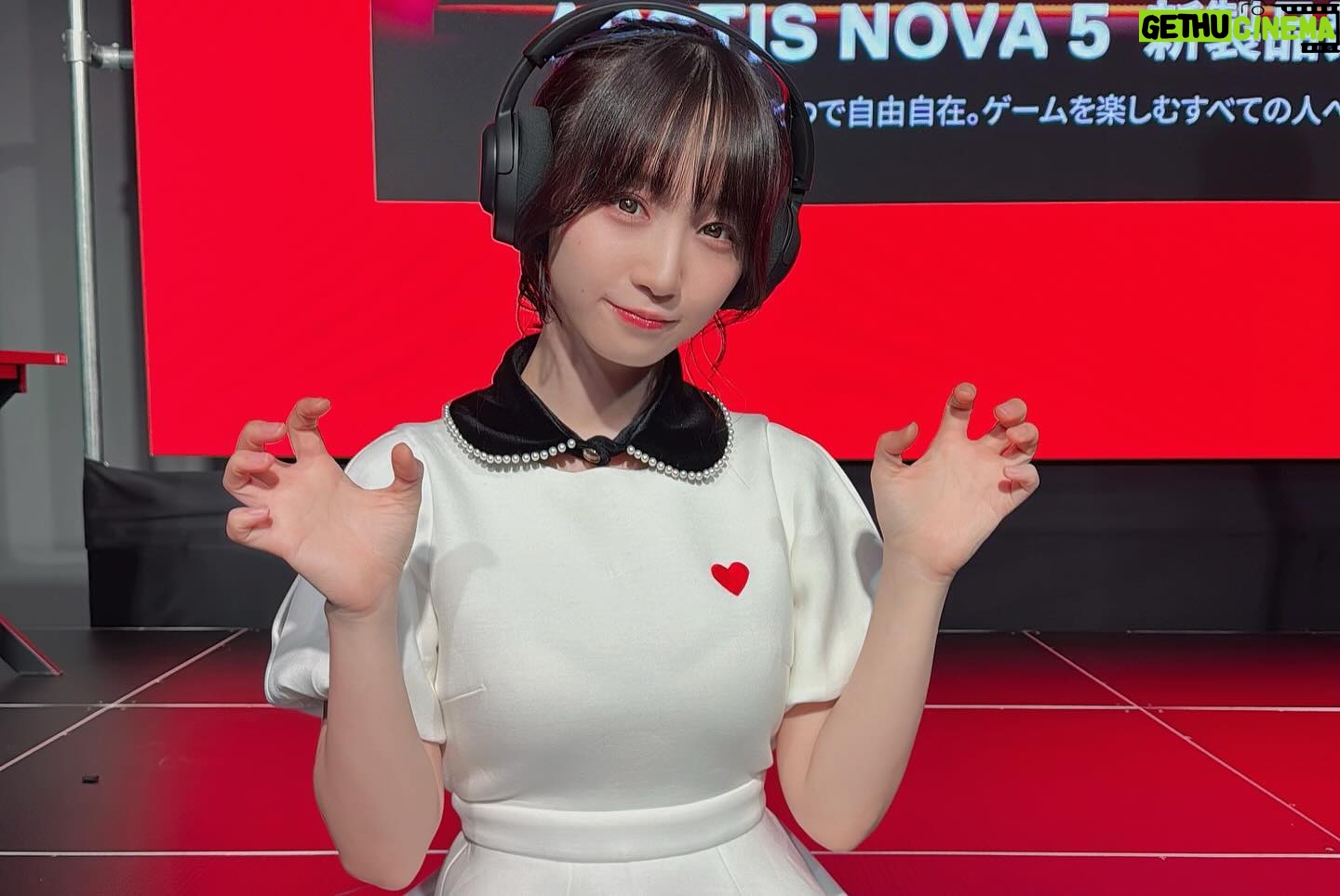 Moe Iori Instagram - 本日はsteelseriesの公式アンバサダーとして新作発表会に登壇してました! ArctisNova5をデモンストレーションで体験させて頂いたですが、とてもつけ心地が軽くて、耳周辺が気持ちよく、より一層ゲームに熱中できる素晴らしいデバイスでした🥰 いつもはゲームの学校でワチャワチャしてるOoodaさんと並んで司会進行出来て緊張したけど楽しかったです!😊 #steelseries #arctisnova