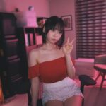 Moe Iori Instagram - 昨日の配信画面！ 今ウルフヘアとレイヤーヘアの間くらいなんだけど、長いところだけ結ぶとなんちゃってショートヘア出来るんだ！🥳 #グラビア #ストリーマー