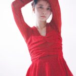 Moka Kamishiraishi Instagram – 📕「装苑」5月号 ファッション愛について🫶
服は言葉を発さなくとも自分を表すことができる、名刺のようなものだと感じます。大好きな服に愛される自分でありたい。ぜひお手に取ってください!本日発売