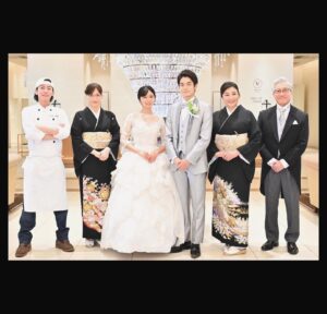 Moka Kamishiraishi Instagram - 『義母と娘のブルース 』
ついに昨夜、FINAL を迎えました。
最後まで見届けてくださったみなさま、本当にありがとうございます！

みゆきちゃんと歩んだ5年半という時間。
一緒に笑ったり泣いたり、わたしの身体にはみゆきちゃんと同じ時間がながれていました。
ぎぼむすという作品のなかにいるとき、ずっと愛のなかにいたなあと、亜希子さんたちを浮かべながら思います。

長きに渡ってぎぼむすを愛していただきありがとうございました！

大きな被害に遭われているみなさまに、心よりお見舞い申し上げます。どうかお一人お一人が、ご自分をいたわって過ごすことができますように。