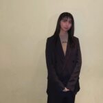 Moka Kamishiraishi Instagram - みなさま、日曜日いかがお過ごしですか？🫖 本日22:00からの #おしゃれクリップ に出演させていただいております。 理想の自分をイメージしたスタイリングで登場させていただける素敵な番組ということで、わたしゃハンサムな女性に憧れるのでジャケットをセレクトしました🧥 でも３枚目の感じをみるとハンサムまでの道のりはまだまだですなあ…(笑) 大好きな友人や尊敬する方々にもご協力いただき、しあわせな時間になりました。むちゃくちゃ素です。ぜひみてね🤎 目がピカーン