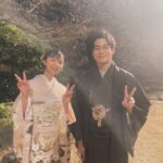 Moka Kamishiraishi Instagram - ぎぼむすファイナルの制作発表会見でした！お天気もよく、家族のようなみなさまと素敵なひとときを過ごしました。毎回恒例で撮っている海くんとのツーショット👘 義母と娘のブルース FINAL は2024年1月2日放送です☀︎