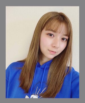 Moka Kamishiraishi Instagram - 英子になるために、人生初ブリーチをしました。はじめて鏡をみたとき、イエ〜イと声が漏れたので、その瞬間からわたしの身体にはいいバイブスが流れています。
英子を全力で愛します。
ドラマ「パリピ孔明」おたのしみに🌈