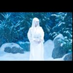 Moka Kamishiraishi Instagram - NHK「LIFE!冬1」ありがとうございました☃️ 5本ものコントに出演させていただきました！ 5本とも笑いを堪えるのに必死で丹田に力を入れまくりました。 中でも強烈だった雪女ショット🌬️ ドラムさんと写真を撮っていただきました！ #life人生に捧げるコント