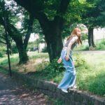 Moka Kamishiraishi Instagram - 真澄ちゃんと、夏のはじまりを浴びた日。　 📸 @8msmsm8 装苑online にて連載中 「上白石萌歌の、ぐるぐるまわるときめきめぐり」ぜひみてねっ