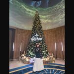 Moka Kamishiraishi Instagram - ワーナーブラザース スタジオツアー 東京にて クリスマス点灯式に参加させていただきました🎄 わたし自身も魔法にかけられたような時間で幸せでした。 ハリーポッターといえばクリスマス！なので、 ライトアップされた素敵な空間にみなさまも足を運んでみてください〜 メテオロジンクス🪄 #ハリーポッタースタジオツアー #ドビー