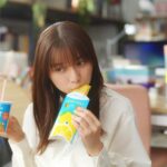 Moka Kamishiraishi Instagram - マクドナルド新cm「マックの晴れスイーツ『メロンとレモン』」篇が本日よりオンエアです！ 夕張メロンシェイクとレモンチーズパイ、とてもおいしくて心が晴れました🍈🍋 店舗では明日から発売スタート！みなさんぜひ食べてみてねっ @mcdonaldsjapan