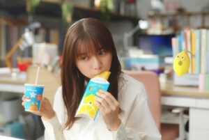Moka Kamishiraishi Instagram - マクドナルド新cm「マックの晴れスイーツ『メロンとレモン』」篇が本日よりオンエアです！

夕張メロンシェイクとレモンチーズパイ、とてもおいしくて心が晴れました🍈🍋
店舗では明日から発売スタート！みなさんぜひ食べてみてねっ
@mcdonaldsjapan