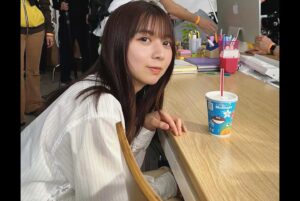 Moka Kamishiraishi Instagram - マクドナルド新cm「マックの晴れスイーツ『メロンとレモン』」篇が本日よりオンエアです！

夕張メロンシェイクとレモンチーズパイ、とてもおいしくて心が晴れました🍈🍋
店舗では明日から発売スタート！みなさんぜひ食べてみてねっ
@mcdonaldsjapan