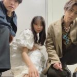 Moka Kamishiraishi Instagram - ペンディングトレイン ついに本日、出発進行☄️🐋🌨️💫🪐 キメて撮ったみた　いつもふざけてるね おふたりへのリスペクトやら可笑しさやら信頼やらが、増し増しな日々です。 最後までみんなで生き抜くぞ！ どうしてもみなさんにお届けしたいエネルギーが、この作品に詰まっています。 「ペンディングトレイン ｰ8時23分、明日 君と」 今夜22:00スタート！ ぜったいみてね！！ #ペンディングトレイン