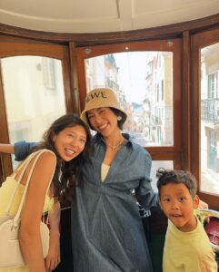 Molly Chiang Instagram - Thank you @riceandshine.co @dzingaigiulio family for taking us on a tour of Lisbon! It was a wonderful experience.🌼✨😍 - #此篇里斯本景點以及Gelato請收藏 #後面有彩蛋影片 昨天 @riceandshine.co @dzingaigiulio 一家人帶著我們遊玩里斯本 帶我去搭了最想搭的里斯本BICA纜車 大家如果來里斯本可以要搭這台 這裡是最經典最好拍的地方✨ 拍起來真的是太可愛了😍 然後大家來里斯本請直接去 《Gelato Davvero》吃Gelato ！！！ 這家開心果Gelato 我給過！！！ 我覺得巧克力的也超好吃 整個黏度跟口感、味道都走在人生對的道路上😂 P.S. 最後影片Leo看到廖亨力的表情我已快笑瘋 小孩子總是誠實的無法隱藏🥰（？）
