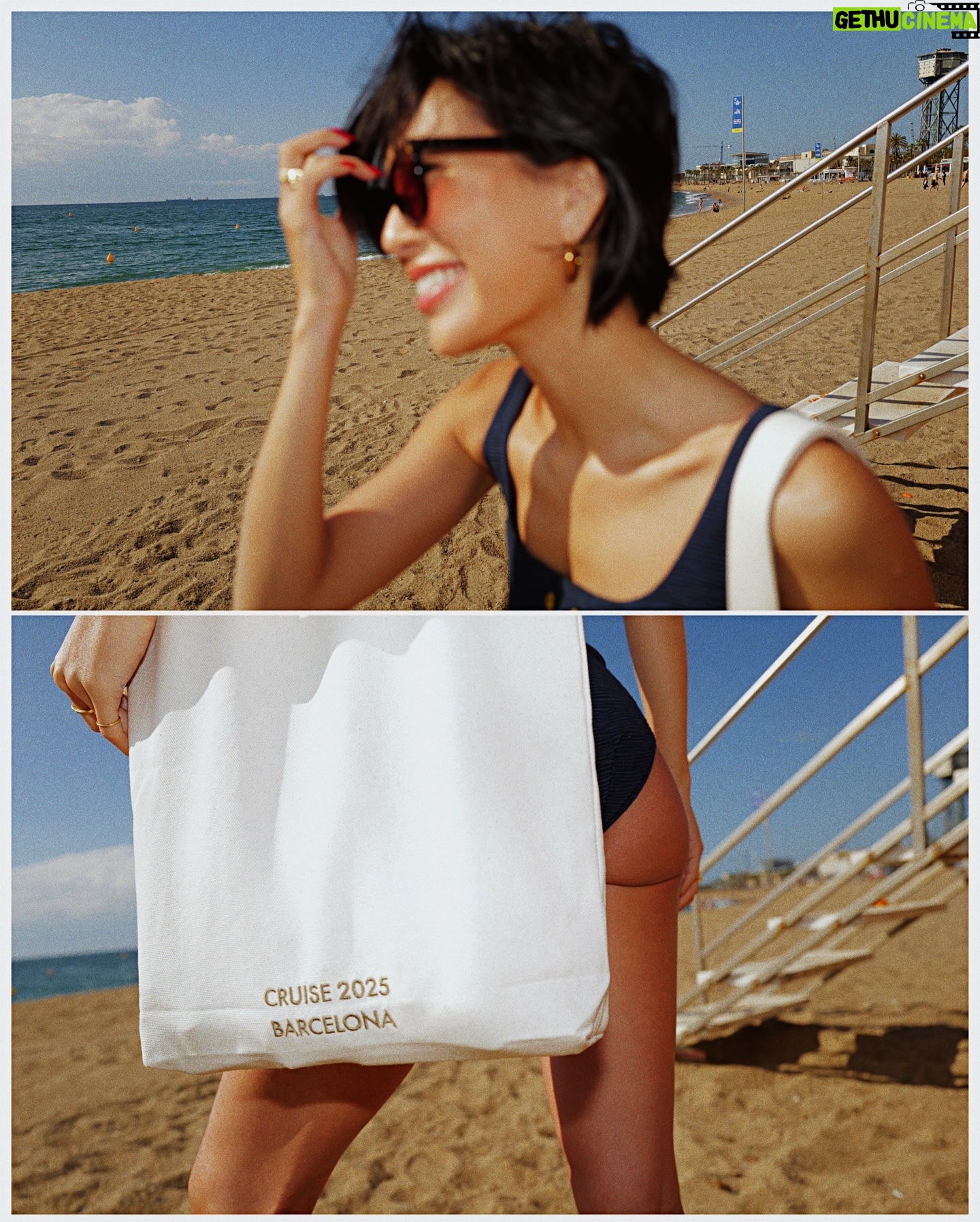 Molly Chiang Instagram - This LV beach ensemble captures my carefree, sun-kissed spirit amidst Barcelona‘s vibrant coastal allure. 🏖️🧡💙@#LVCRUISE25 @louisvuitton - 這趟的LV托特包 墨鏡禮物 立刻把它們帶來巴塞隆納海灘拍美照😆 搭配我在Capri購入的LV泳裝 是不是有點配!!!😝 海灘Look就完成🫶🏾 昨天起了個大早 跟麥力兩個人殺到巴塞隆納海邊拍這組照片 這個海灘是《Somorrostro beach》✨ 剛好離這次住的飯店只要大概10分鐘距離 然後我們大概也只花了10分鐘拍完這組(?)😂 你們不覺得巴塞隆納海灘拍起來就是有種熱情奔放感嗎?還是我心理作用?🤣 目前在巴塞隆納兩天了 感覺這座城市藝術跟生活完美交織 覺得巴塞隆納各處都充滿了令人激動的創意火花 這裡流淌著一股摩登又迷人的氣息 同時又保留著古老的文化遺產 在海邊也能感受到這座城市浪漫奔放自由的氛圍 才來兩天已有點愛上這裡🥹 這座城市讓我心情好到大概就是像第二則影片一樣☺️❤️