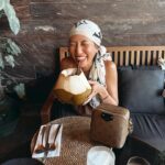 Molly Chiang Instagram - Daily life in Bali 🤎🥥Part.2🌿 @louisvuitton #louisvuitton - ✨此篇峇里島兩家餐廳請收藏✨ #最後的影片好瘋 如果你有來峇里島Canggu區 答應我這家《The Lodge》一定要來吃😍 然後一定要點海鮮鮮蝦燉飯！！！！ 這個燉飯讓我尖叫 我目前峇里島的第一名🤣 這裡也是咖啡廳 建議大家可以來吃中餐🫶🏾 至於晚餐的部分 可以來《Skool》 好吃之外這裡也是氣氛滿點 超多人當天在這裡慶生 如果剛好來峇里島慶祝任何事情 我覺得這很適合 重點是小安經過四天的峇里島與我這個E人洗禮 因為我很喜歡Water這首歌 她竟然鼓起勇氣去問DJ有沒有這首歌 最後DJ竟然真的放了！！！ 整個餐廳的客人直接瘋掉全部跟著唱跳😂 我這個E人直接跟其他客人大熱舞（？） 跟 @aaron77926 出國真心很讚 你還會有一堆很美的自然側拍照🥰 有沒有覺得我快曬回小麥肌了 超開心嘻嘻😍 喔重點來了 我們昨天在海邊夕陽拍了一組大片🤣 小安根本直接變攝影師那種 敬請期待我們安莫組合的大片（？）🤪