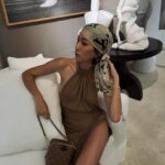 Molly Chiang Instagram - Daily life in Bali 🤎🥥Part.2🌿 @louisvuitton #louisvuitton - ✨此篇峇里島兩家餐廳請收藏✨ #最後的影片好瘋 如果你有來峇里島Canggu區 答應我這家《The Lodge》一定要來吃😍 然後一定要點海鮮鮮蝦燉飯！！！！ 這個燉飯讓我尖叫 我目前峇里島的第一名🤣 這裡也是咖啡廳 建議大家可以來吃中餐🫶🏾 至於晚餐的部分 可以來《Skool》 好吃之外這裡也是氣氛滿點 超多人當天在這裡慶生 如果剛好來峇里島慶祝任何事情 我覺得這很適合 重點是小安經過四天的峇里島與我這個E人洗禮 因為我很喜歡Water這首歌 她竟然鼓起勇氣去問DJ有沒有這首歌 最後DJ竟然真的放了！！！ 整個餐廳的客人直接瘋掉全部跟著唱跳😂 我這個E人直接跟其他客人大熱舞（？） 跟 @aaron77926 出國真心很讚 你還會有一堆很美的自然側拍照🥰 有沒有覺得我快曬回小麥肌了 超開心嘻嘻😍 喔重點來了 我們昨天在海邊夕陽拍了一組大片🤣 小安根本直接變攝影師那種 敬請期待我們安莫組合的大片（？）🤪