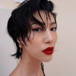 Molly Chiang Instagram - Spent a wonderful 24 hours in Capri with @mytheresa.com x @dolcegabbana 🍋❤️✨ Thank you for the invitation! Everything was just too perfect! ❤️🍋 - Ok封面照是一個義大利優雅女郎準備與愛人共進晚餐情境（？） 誰要跟我晚餐😂🧏🏻‍♀️ OMG 不可能 @mytheresa.com x @dolcegabbana 的晚宴就辦在Capri 的da paolino餐廳！！！😳😱 這家就是Capri最紅最難訂的檸檬樹餐廳😍 兩年前自己來旅遊只訂到午茶 沒想到這次來活動因為品牌吃到晚餐了😝 這裡晚上氣氛真的也是滿點 來南義不能沒有檸檬🍋😆 這次真的是快閃Capri 我只來一天待了24個小時 現在已經離開去下一個城市了 接下來的重頭戲出差 明天12：00公佈！！！ 有人能猜到下一趟任務跟什麼品牌跟去哪裡嗎？ 提示：一個我從來沒去過的城市、跟我最愛的品牌😏