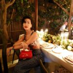 Molly Chiang Instagram - Spent a wonderful 24 hours in Capri with @mytheresa.com x @dolcegabbana 🍋❤️✨ Thank you for the invitation! Everything was just too perfect! ❤️🍋 - Ok封面照是一個義大利優雅女郎準備與愛人共進晚餐情境（？） 誰要跟我晚餐😂🧏🏻‍♀️ OMG 不可能 @mytheresa.com x @dolcegabbana 的晚宴就辦在Capri 的da paolino餐廳！！！😳😱 這家就是Capri最紅最難訂的檸檬樹餐廳😍 兩年前自己來旅遊只訂到午茶 沒想到這次來活動因為品牌吃到晚餐了😝 這裡晚上氣氛真的也是滿點 來南義不能沒有檸檬🍋😆 這次真的是快閃Capri 我只來一天待了24個小時 現在已經離開去下一個城市了 接下來的重頭戲出差 明天12：00公佈！！！ 有人能猜到下一趟任務跟什麼品牌跟去哪裡嗎？ 提示：一個我從來沒去過的城市、跟我最愛的品牌😏