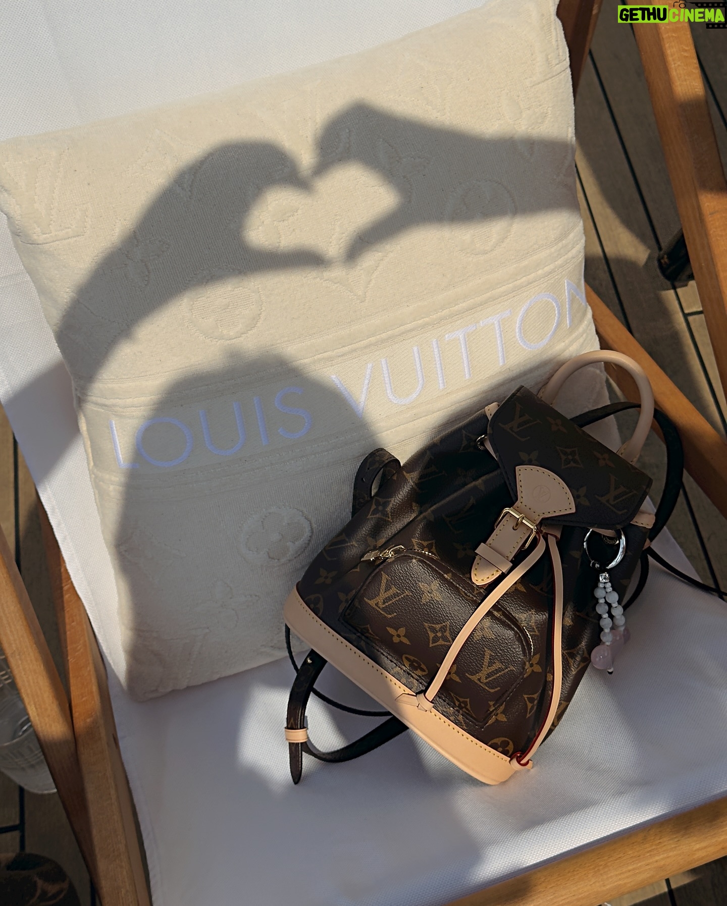 Molly Chiang Instagram - The #LVCRUISE25 journey in Barcelona has come to an end.And I’d like to thank LV for the invitation that allowed me to partake in this wonderful trip once again.🩷✨ #LVCRUISE25 @louisvuitton - 巴塞隆納 #LVCRUISE25 之旅告一段落 有幸地再度看到了一場絕美大秀 吃到了很多巴塞隆納美食(這也是重點) 也成功抓住空檔當了稱職的觀光客 感謝 @louisvuitton 的邀請🫶🏾 讓我能夠有機會再次參與這趟美好的旅程🩷 準備前往下一個城市了 也是即將第一次拜訪 你們猜猜是哪裡?😻