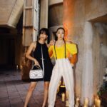 Molly Chiang Instagram - Last night‘s LV Day1 Welcome Dinner was held at ”Ricardo Bofill The Factory“ in Barcelona. LV always finds historic and locally-distinctive venues to host its brand events, reanimating these spaces with its signature elements and creating a truly captivating experience for all.✨🌹🕯️ #LVCRUISE25 @louisvuitton - #最後有巴塞隆納排隊蛋糕吃播開箱 關於昨晚的LV Day1 Welcome Dinner 晚宴地點辦在巴塞隆納的《Ricardo bofill the factory》 這裡竟然是一個廢棄的水泥工廠 建築師瑞卡多·博菲爾把這個產業遺址改造成一個住宅和辦公空間的複合體 現在這裡已經成為巴塞隆納市區的一個標誌性地標 也被認為是現代建築再利用遺產的典範案例之一 體現了建築的永續性和再生性 參與LV很多次活動 真心覺得LV總是能夠發掘具有歷史感和地域特色的場景 再在這裡打造出別具一格的品牌活動 不管是在城市中的隱匿角落 或是偏僻的鄉野之間 LV總能找到這些富有內在魅力的所在 再重新賦予它們全新的生命 將品牌元素跟這些場地的歷史文脈相融合 為我們所有人帶來既耳目一新的體驗✨ 你們不覺得真的很用心很會嗎😍 然後昨天出發晚餐以前 在房間開箱了巴塞隆納排隊熱門甜點《JONCAKE》 我們前一天先在網路上預訂 這樣就可以不用排隊直接隔天店上領取 （但預訂需要當地手機號碼收驗證碼） 吃完的感想就是我影片說的那樣 有人也吃過嗎？ 真的是很認真很有水準的起司😂😂😂（？） 還有什麼推薦的甜點嗎？ 好想吃什麼開心果口味的甜點喔🥹