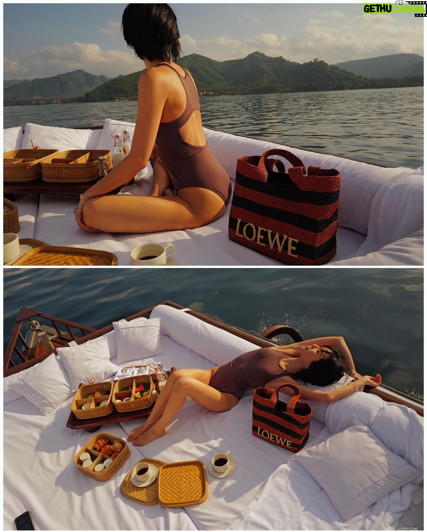 Molly Chiang Instagram - The ”Sunrise Cruise with Breakfast“ itinerary is truly a stunning experience that allows us to start the day in a unique and unforgettable way. It combines tranquility, natural beauty, and luxurious indulgence. As the sun slowly rises, the colors of the sky and the sea change with each passing moment, creating a mesmerizing spectacle. Onboard the boat, we can enjoy a sumptuous breakfast while admiring the ocean. Aman is known for its attention to detail and sense of ritual, and the staff at Amankila ensures that every aspect of the itinerary is meticulously planned. From the exquisite table settings to personalized service, everything is perfectly arranged. You can truly feel the sincerity and the sense of ceremony throughout the experience. 🌊✨ #Amankila #AmanResorts #AmanAdventures #Amanfoodie #AmanWellness #TheSpiritofAman - 吼呦Amankila的《日出郵輪早餐行程》真的真的很值得!!!🥹🫶🏾 中午發的影片我說在船上我們大概拍了500多張照片(是真的500多張) 要從500多張選10張發真的很折磨我 因為真的命中很多張美照 太好拍了!!! 這個行程的出發時間是早上七點 而清晨的光線真的拍起照來最美 照片光線會有一種軟軟的柔和感 接近中午的光線拍起來就會比較硬 所以我才說這個行程真心很好拍 因為出發的時間點也很完美 加上早上的太陽沒有那麼烈 整個不會太熱 吹著海風超級舒服 這個行程完全是一個令人驚艷的體驗 讓我們用很獨特又難忘的方式開始新的一天 結合了寧靜、自然美景、奢華享受 然後隨著太陽慢慢升起 天空跟大海的顏色每個時刻都在變化 在船上邊享受一頓豐盛的早餐邊看海 我覺得Amankila行程還有一個很棒的地方 就是Aman真的很在於注重細節和禮儀感 Amankila的工作人員會確保行程的每個細節都經過精心安排 從精美的餐桌佈置到個人化的服務 一切都是很完善 讓你感受到滿滿的誠意跟儀式感爆棚 這個行程是我目前體驗到的Aman集團飯店最喜歡的一個行程了吧😏 (但相信以後繼續蒐集Aman酒店還會遇到更厲害的?😜) 你們看這組照片有感受到我說的清晨一早柔和軟軟的光感嗎?有吧🤣😂 P.S. 最後一張彩蛋是麥力的防曬時尚穿搭。 然後小安也有推我!!😤😂