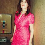 Molly Ringwald Instagram – what a QUEEN 👑💖👛💅🏻 @mollyringwald 

styling by @andrewgelwicks 
makeup by @lisaaharon 
hair by @xaviervelasquez 

#mollyringwald @latenightseth #feudfx #35mm