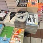 Molly Ringwald Instagram - Very happy to see this paperback greet me at the entrance of B&N!#translation #liewithme
