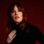 Molly Ringwald Instagram - California represents! 🌴☀️ photo: @aarondurall Link in bio #feud #losangeles #california