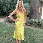 Molly Sims Instagram – Grateful. Full. Blessed. 31 one is feeling so good 😉 and NO SPORTS this weekend.