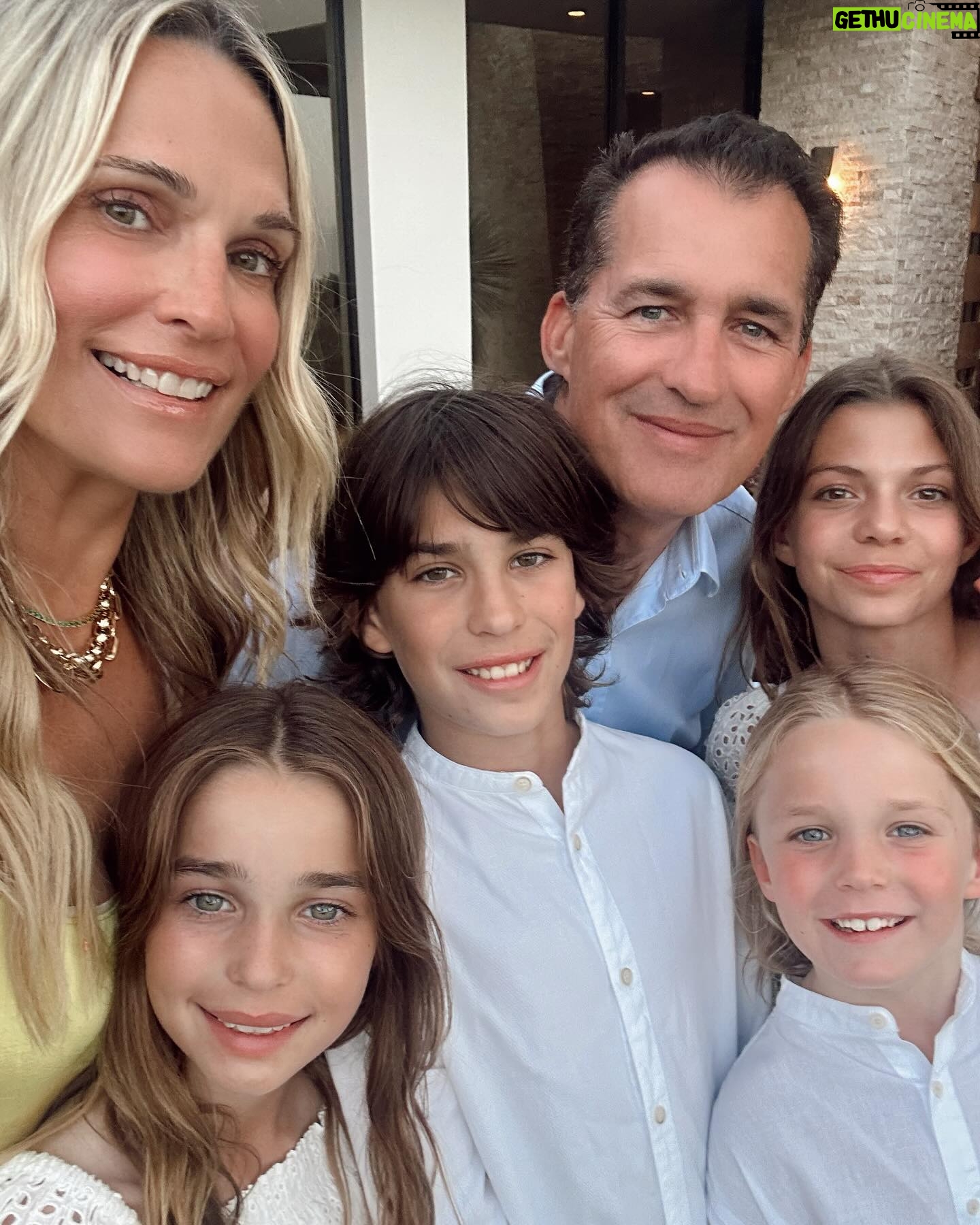 Molly Sims Instagram - Grateful. Full. Blessed. 31 one is feeling so good 😉 and NO SPORTS this weekend.