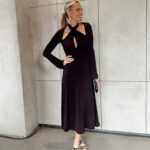 Molly Sims Instagram - How to survive a 24 hour trip to NY… • Listen to Dateline the entire plane ride • Do a 10 minute face roll with my Xtremely Rich Moisturizer • Get a DREAM glam team to recover your jet lag face 😂 @sierraaxo @creightonbowman • Be awarded by @foundermade as the MOST Efficacious Skincare Brand @ysebeauty 😍 • Go see @jeffleatham exhibit which is INSANE • End the night at the American Bar 🍸 Heart is so happy and feeling so grateful. See you in LA by 9AM tomorrow 🫠