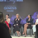 Molly Sims Instagram - How to survive a 24 hour trip to NY… • Listen to Dateline the entire plane ride • Do a 10 minute face roll with my Xtremely Rich Moisturizer • Get a DREAM glam team to recover your jet lag face 😂 @sierraaxo @creightonbowman • Be awarded by @foundermade as the MOST Efficacious Skincare Brand @ysebeauty 😍 • Go see @jeffleatham exhibit which is INSANE • End the night at the American Bar 🍸 Heart is so happy and feeling so grateful. See you in LA by 9AM tomorrow 🫠