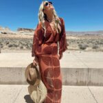 Molly Sims Instagram - Vibing in Utah 🍹