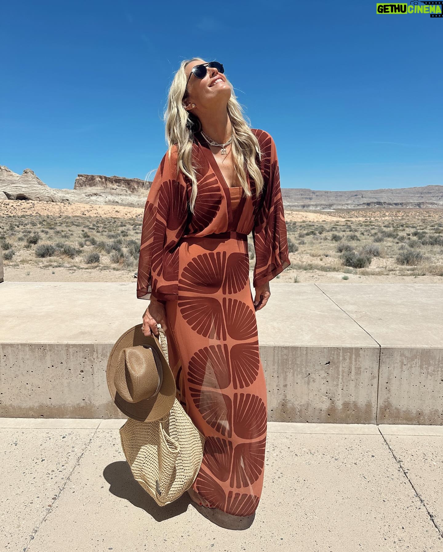 Molly Sims - 8.2K Likes - Vibing in Utah 🍹