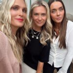 Molly Sims Instagram - LA to Austin back to LA in 24 hours🤪 @dearmediastudio IRL, you were so good. Now back for some more @lipstickontherim recordings with my bestie 😉🎙️