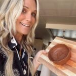 Molly Sims Instagram - I could get used to making pottery 👀