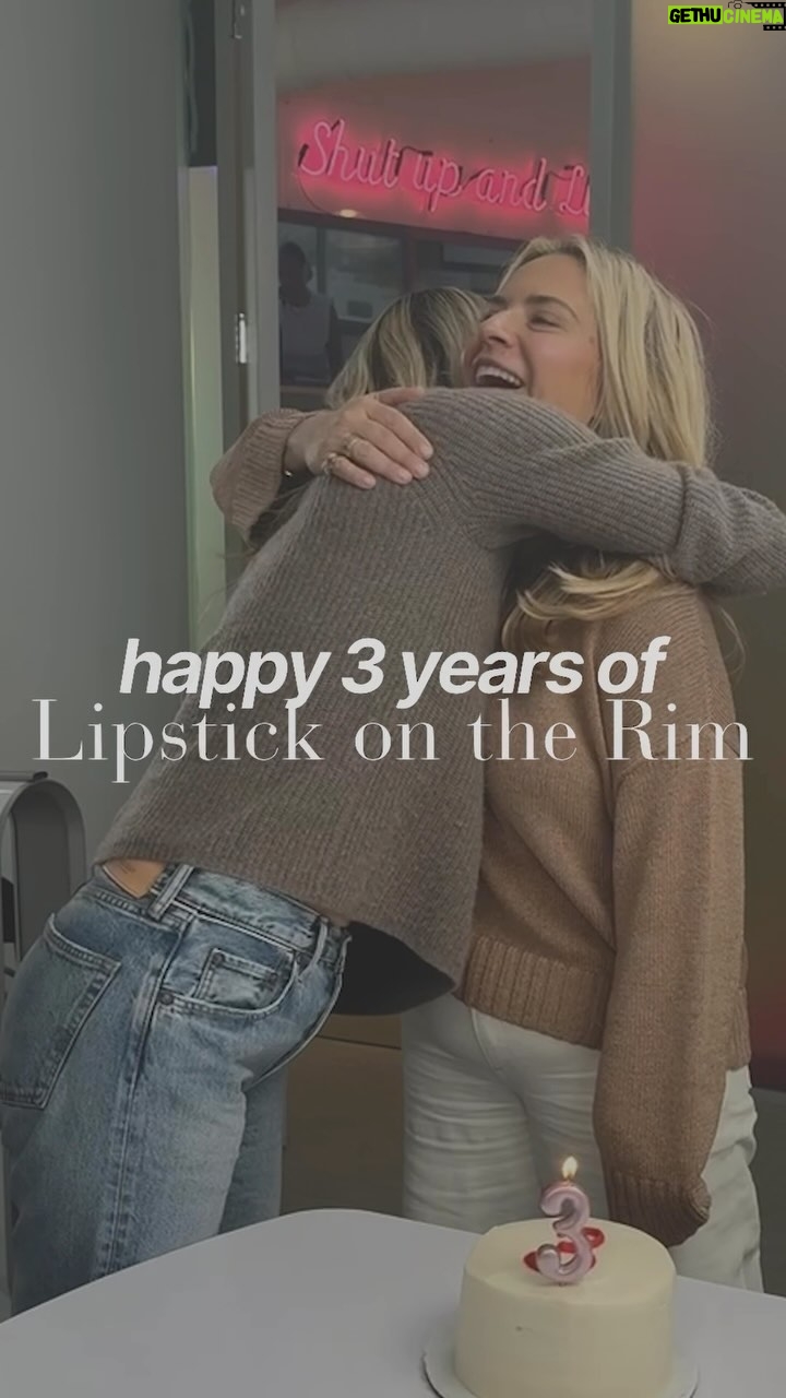 Molly Sims Instagram - @lipstickontherim turns 3 today š„³ We started this podcast to create a space that inspires women, and encourages them to connect, share stories, and support one another⦠and because we both just canāt shut up about beauty š But if you wouldāve told us back then that our podcast would be what it is today, with the most ICONIC guests on each week⦠I mean I think we wouldnāt have believed you š Connecting and supporting women has been, and always will be at the forefront of this podcast. Whether itās sharing beauty hacks to help women feel more confident, or having health experts shed light on life saving information. Thank you to every single person who listens, likes, shares, and supports every FREAKING week. Weād be nowhere without you. ā¤ļø Hereās to another year, another couple thousand product reviews, and a few (maybe more than a few) Palomas š¹