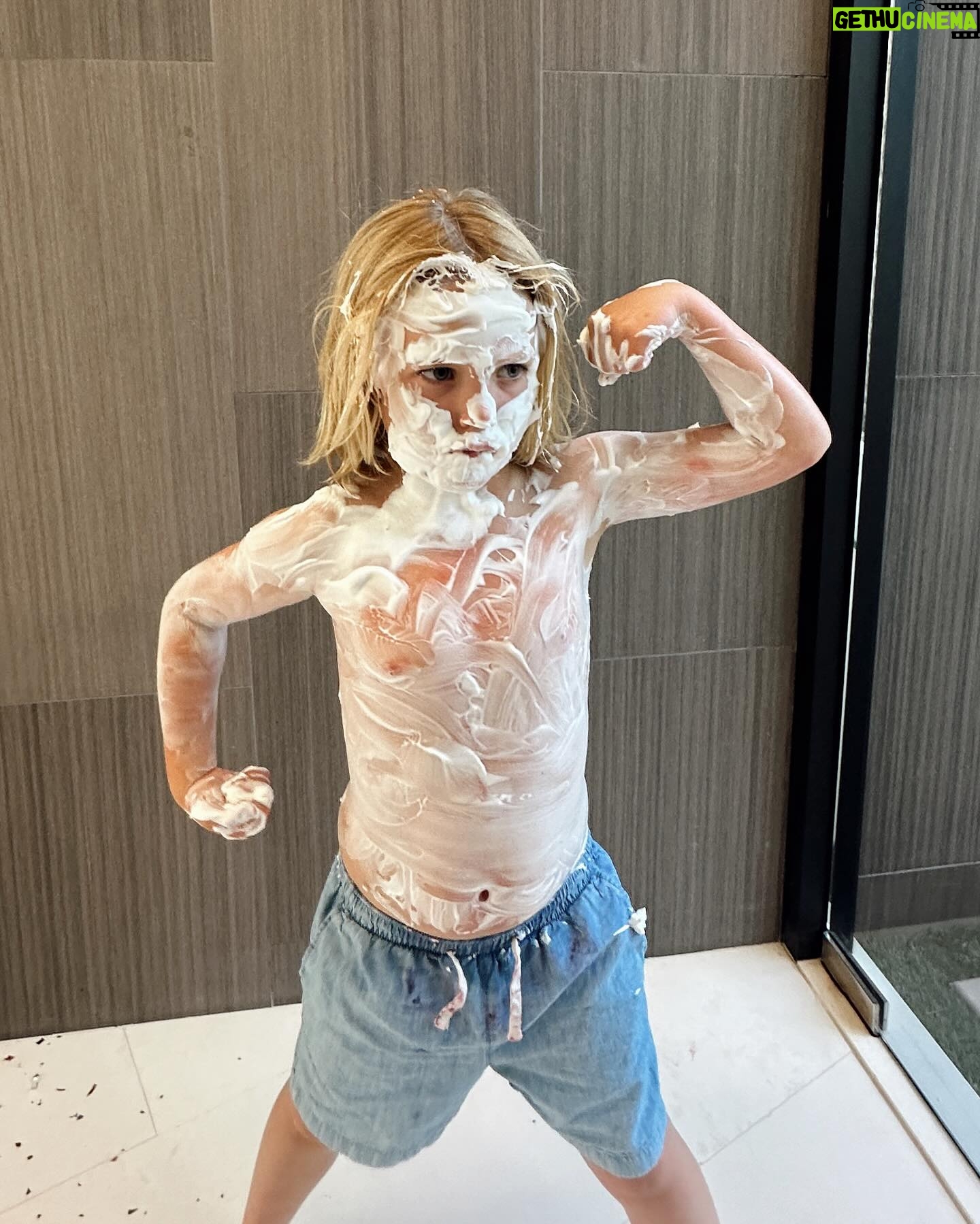 Molly Sims Instagram - Grateful. Full. Blessed. 31 one is feeling so good 😉 and NO SPORTS this weekend.