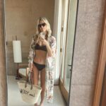 Molly Sims Instagram - Not mommin’ today 😉