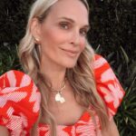 Molly Sims Instagram - Mom off duty 😉💋