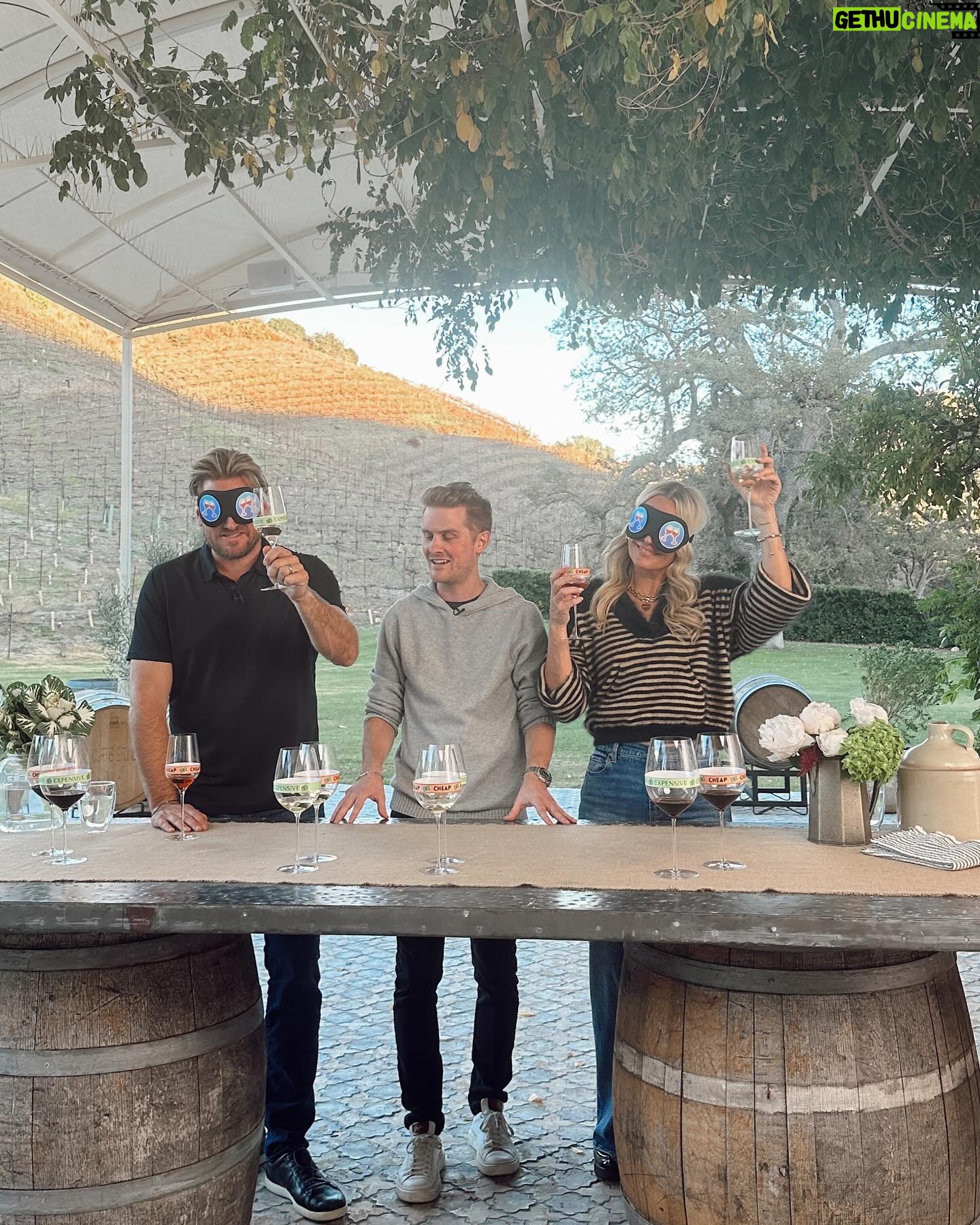 Molly Sims Instagram - @curtisstone is my new chef husband after this episode š we cooked steak, blind tasted wine (I won btw š) and he actually made me LIKE duck. Curtis, you are amazing and this interview and day was so much fun. Go check it out at link in bio ā¤ļø