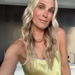 Molly Sims Instagram - Grateful. Full. Blessed. 31 one is feeling so good 😉 and NO SPORTS this weekend.