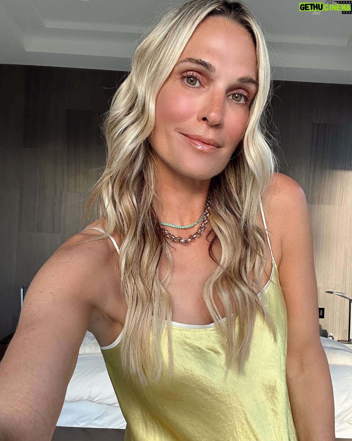 Molly Sims Instagram - Grateful. Full. Blessed. 31 one is feeling so good 😉 and NO SPORTS this weekend.