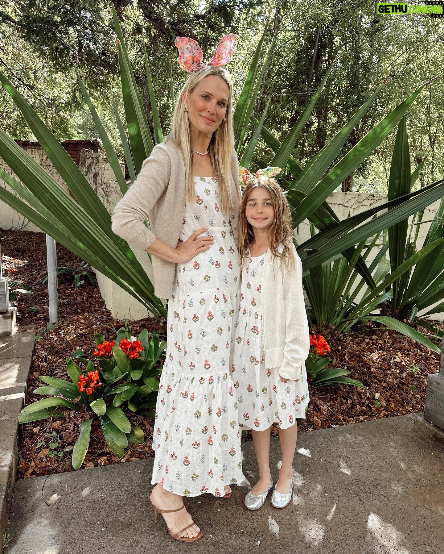 Molly Sims Instagram - My favorite bunnies 🌷🐰🌸