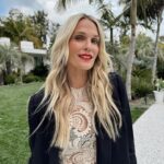 Molly Sims Instagram - The last 24 hours in a nutshell ❤️✨💄 • dinner with @glossyco 💋 @kvillatorowarman @sheena @shaunneff • shooting something new and exciting for @ysebeauty with my bestie @marykitchen 🤫 (also… everyone needs a Trevor, IYKYK) • Celebrating my girl Darcy (love you boo ❤️ @darcycobb ) • Our episode airing with @drthaisaliabadi and @haneyofficial on the breast cancer risk calculator… one of my favorite and most important episodes of @lipstickontherim to date 🙏🏼 • Frankie and Scar asking me if they can have a sleepover… it worked 🤪 • Me… dead (someone get me a vacay)
